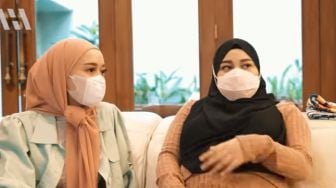 Lesti Kejora Nangis saat Jenguk Putri Aurel Hermansyah, Model Jilbabnya Diprotes Warganet: Lehernya Kelihatan