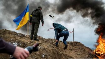 "We Will Give Our Souls and Bodies for Freedom": Cerita Perjuangan Masyarakat Ukraina di Tengah Agresi Rusia