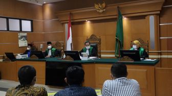 Tak Mau Kalah, Doddy Sudrajat Juga Didampingi Mayang saat Hadiri Sidang Perwalian Gala