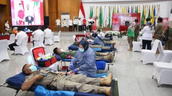 Kemendagri Gelar Bakti Sosial Donor Darah di Peringatan HUT Satpol PP dan Satlinmas