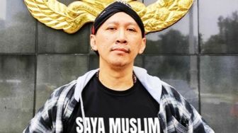 Ustaz Abdul Somad Dideportasi Singapura, Abu Janda Malah Nyiyir: Makanya Jangan Suka Kafir-kafirin Orang!
