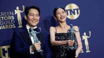 Sutradara dan Aktor Squid Game Jung Ho-yeon Raih Piala di Cut Awards