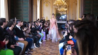 5 Fakta Menarik Kolaborasi MS Glow dan Leanne Marshall di Paris Fashion Week 2022