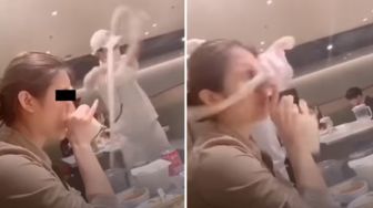 Apes! Lagi Enak-enak Minum Sambil Nikmati Atraksi Chef Bikin Adonan Mie, Cewek Ini Malah Kena Jackpot