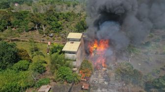 Dampak Karhutla, 1 Rumah Walet dan Rumah Karyawan Dilalap Api di Desa Arang Limbung