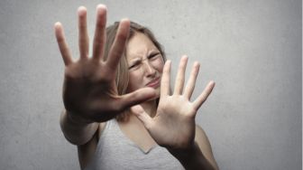 4 Cara Mengatasi Rasa Gugup Berlebihan, Jangan Dibiarkan!