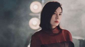 9 Pesona Kim Ha Neul di Kill Heel, Pembawa Acara Home Shopping yang Memukau