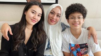 Kembali Jalani Ramadhan di Luar Penjara, Angelina Sondakh Antusias Ajari Anak Puasa