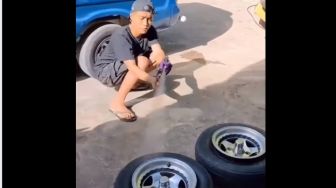 Viral Pria yang Bagikan Trik Cepat untuk Pasang Ban Mobil, Cuma Bermodal Obat Nyamuk Semprot, Begini Caranya