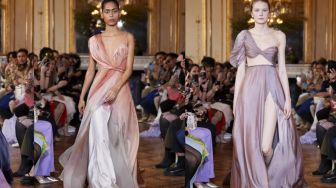 Mengintip Potret Gaun Kolaborasi Leanne Marshall dan MS Glow di Paris Fashion Week