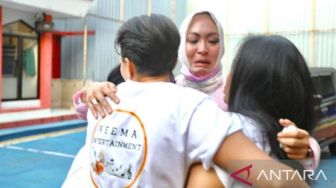 Tak Dijemput Keluarga, Tangis Angelina Sondakh Pecah Usai Bebas: Terima Kasih Allah