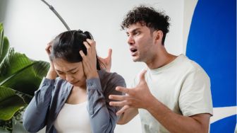 4 Cara Jitu Menghadapi Pasangan yang Sering Meremehkanmu, Jangan Dibiarkan Terus