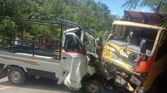 Tabrakan Pick Up Vs Truk, Pasutri di Bengkayang Tewas di Tempat