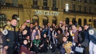 Intip Adu Gaya Artis dan Influencer Indonesia Pakai Batik di Agenda Paris Fashion Week 2022