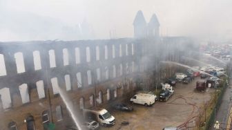 Bekas Pabrik Tekstil yang Jadi Lokasi Film Gengster Peaky Blinders Terbakar