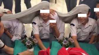 Viral Anak SMA Main Nikah-nikahan di Kelas, Warganet: Nikah Bohongan Bapernya Beneran