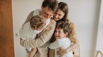5 Hal yang Harus Dilakukan Suami ketika Ada Masalah Menimpa Keluarga