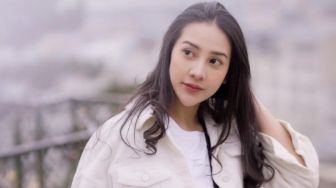 Jadi Juri Putri Indonesia 2022, Intip Indahnya Detail Kebaya dan Makeup Anya Geraldine