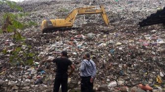 Overload! Longsor Sampah TPSA Pasuruhan Magelang, Meluber hingga Lahan Warga