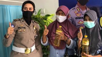 Sambil Menyelam Minum Air, Pendaftar SIM di Polrestabes Semarang Dapat Bonus Minyak Goreng dan Vaksinasi