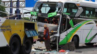 4 Fakta Bus Rombongan Ziarah Wali Kecelakaan Gegara Penumpang Depresi Rebut Kemudi Sopir di Surabaya, 3 Tewas