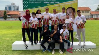 Sprinter Putra dan Putri Kabupaten Bekasi Sabet Medali Emas di Kejurnas Atletik Nomor 4x100 meter