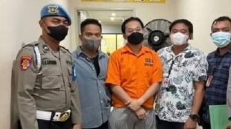 Potret Indra Kenz  Lesu Pakai Baju Tahanan Jadi Bahan Bullyan