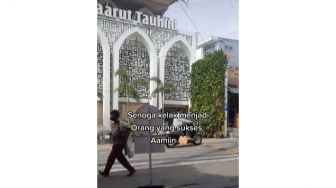 Seorang Pedagang Cilik Sedekah Diam-diam di Kotak Amal Masjid Tuai Pujian