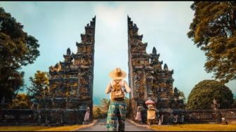 Turis Rusia di Bali Kesulitan Transaksi Keuangan, Kini Andalkan Uang Tunai