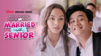 Seru dan Kocak, Ini 3 Alasan Kamu Wajib Nonton Series Indonesia "Married with Senior"