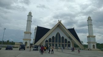 Masjid Syaikh Utsman Tungkal, Pilihan Umat Salat dan Menikmati Keindahan Masjid
