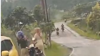 Mengamuk di Pinggir Jalan, Istri Pergoki Suami Diduga Lagi Bersama Perempuan Lain