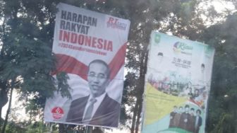 Viral Baliho Jokowi 3 Periode Terpajang di Jalan di Pekanbaru, Siapa yang Pasang?