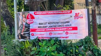 Riuh Baliho Jokowi Tiga Periode Dipasang di Angkatan 66, Politisi Demokrat Muchendi: Dak Apo-Apo Setia, 2024 Harus Ganti