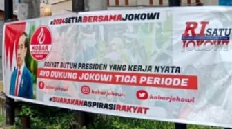 Spanduk Presiden Jokowi Tiga Periode Berkibar di Kota Kupang, Jokowi Dianggap Banyak Karya