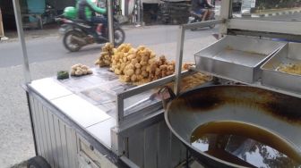 Minyak Goreng Belum Stabil, Tepung Terigu dan Telur Merangkak Naik, Pedagang Kecil di Bekasi Pasrah