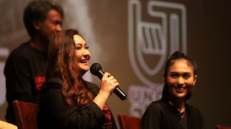 Pemeran Nafa Urbach memberikan keterangan pers saat "Press Screening" film Iblis Dalam Kandungan di XXI Epicentrum Kuningan, Jakarta, Selasa (8/3/2022). [Suara.com/Angga Budhiyanto]