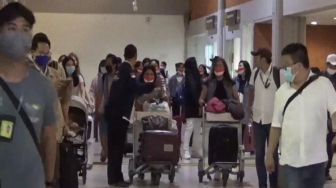 Pekerja Migran Asal Bali dari Ukraina Disambut Gembira Keluarga