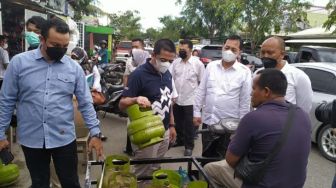 Emak-emak di Cianjur Tolak Keras Usulan Kenaikan Gas Melon 3 Kg