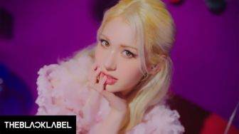 Rayakan Ulang Tahun, Jeon Somi Bagikan Music Video 'Birthday' Versi Live Spesial