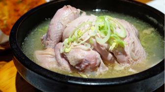 5 Daftar Makanan untuk Orang Sakit agar Lekas Pulih, Buatkan Sup Ayam