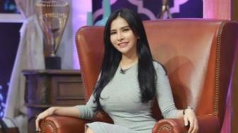 6 Foto Sudut Apartemen Maria Vania, Ranjang Kamarnya Nyaman Banget!