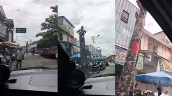 Tampil Beda! Viral Pengamen Unik Pakai Egrang Setinggi Gedung 2 Lantai, Warganet Pusing Gimana Kasih Uangnya