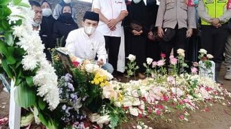 Ziarah ke Makam Warga Bandung Korban Pembantaian OPM, Sahrul Gunawan: Pelaku Harus Ditindak Tegas!