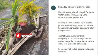 Protes Jalan Berlubang, Jalan di Banyuwangi Ini Ditutup Tanah Mirip Kuburan