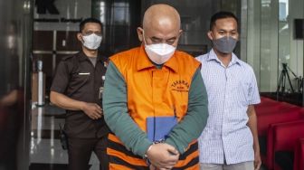 KPK Serahkan Barang Bukti dan Tersangka Kasus Korupsi Rahmat Effendi ke Pengadilan Negeri Bandung