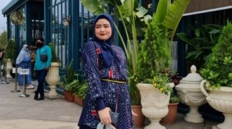 Tika Ramlan Diduga Serang Balik Wanda Hamidah Soal Tarif Paris Fashion Show