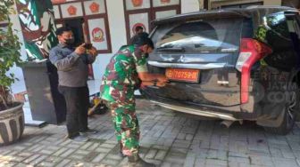 Pakai Mobil Berpelat TNI Buat Takuti Warga Lamongan, Setelah Diamankan Ternyata Warga Sipil Asal Surabaya