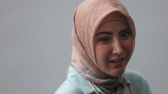 Ayu Aulia Masih Buka Tutup Hijab, Tak Peduli Dibilang Cari Sensasi