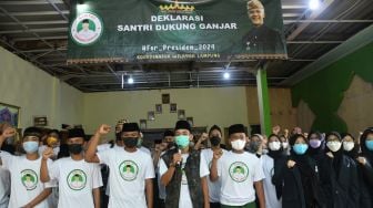 Santri di Bandar Lampung Gelar Deklarasi Dukung Ganjar Sembari Bakti Sosial